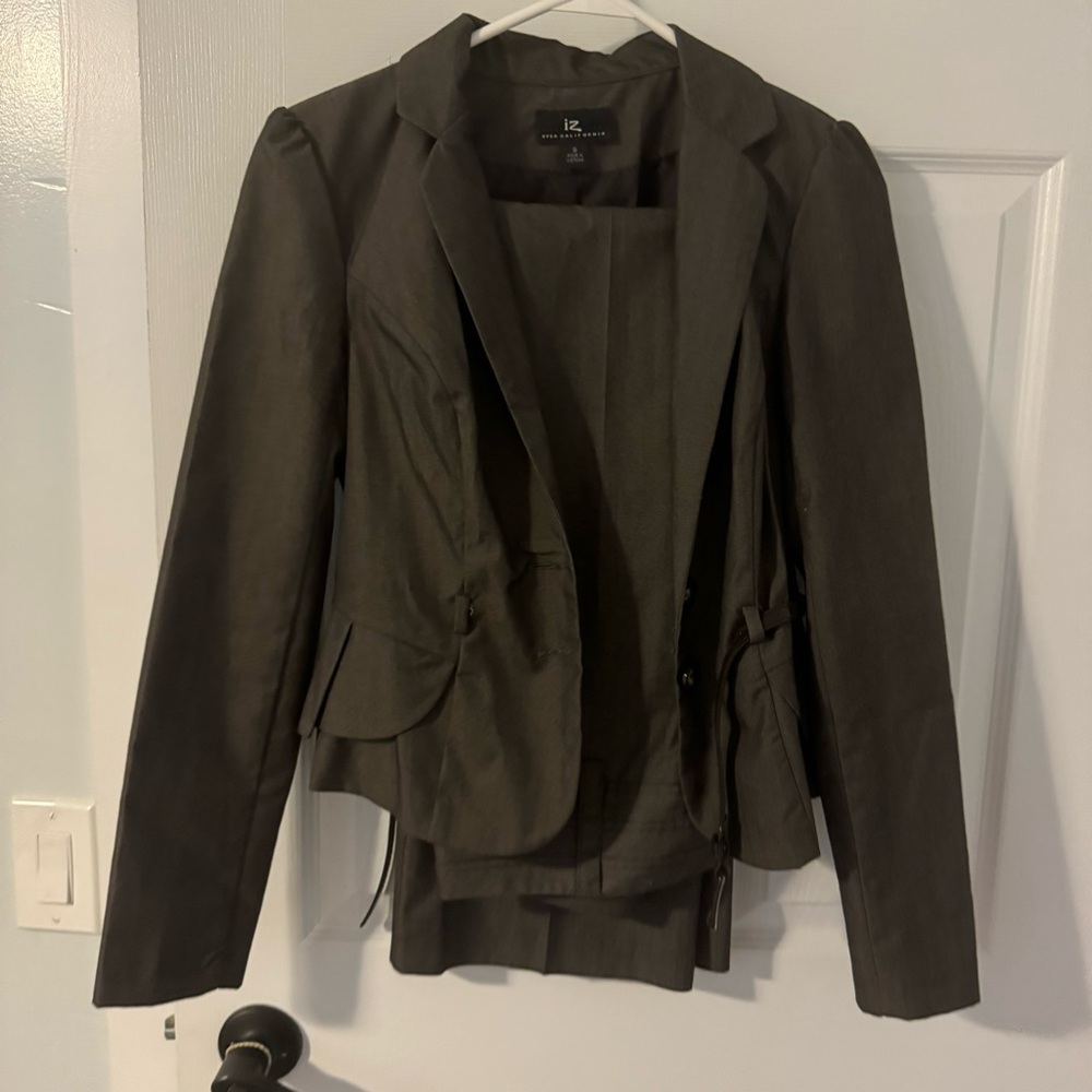 Iz Byer California Pant Suit
